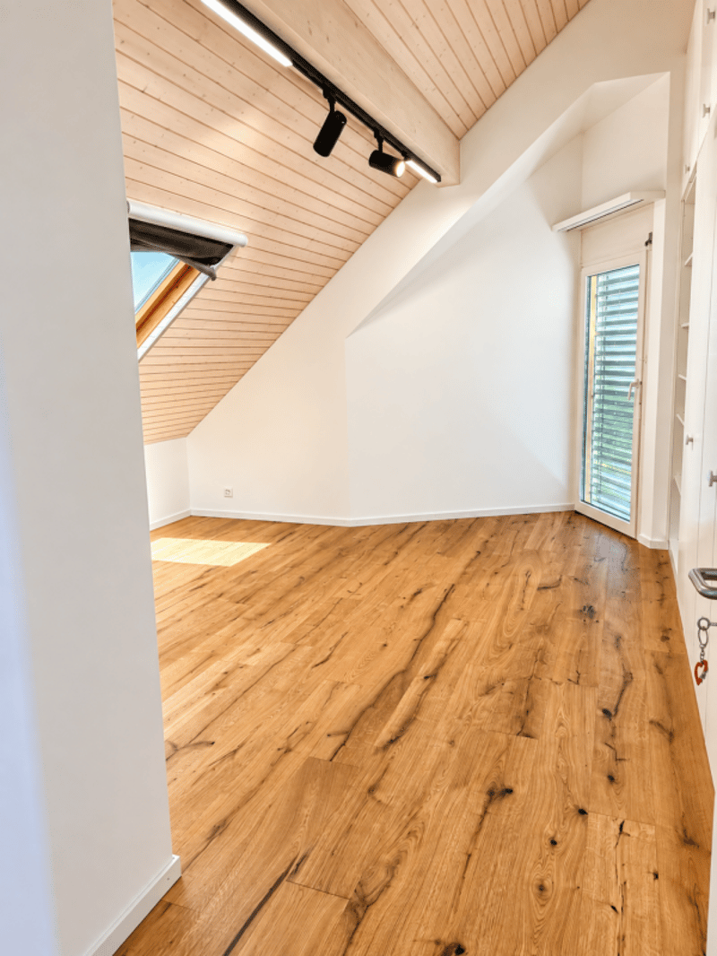 Exklusive 5.5-Zimmer-Dachwohnung mit ca. 160 m² - direkter Liftzugang, Kamin & 4 Tiefgaragenplätze (10)