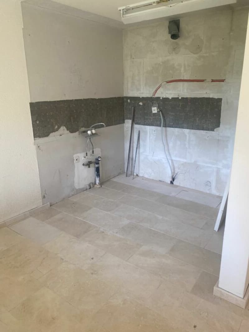 Barrierefreies Wohnen mit Potenzial: 2-Zimmer-Wohnung mit Terrasse & Tiefgarage in Top-Lage von Allschwil (5)