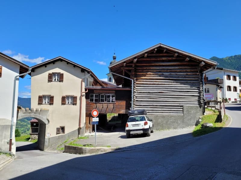 Wohnhaus mit Werkstatt und Stall in 7458 Mon (GR) (1)