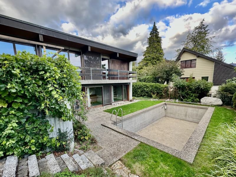 Freistehendes 7-Zimmer-Einfamilienhaus mit Pool und Weitsicht (1)