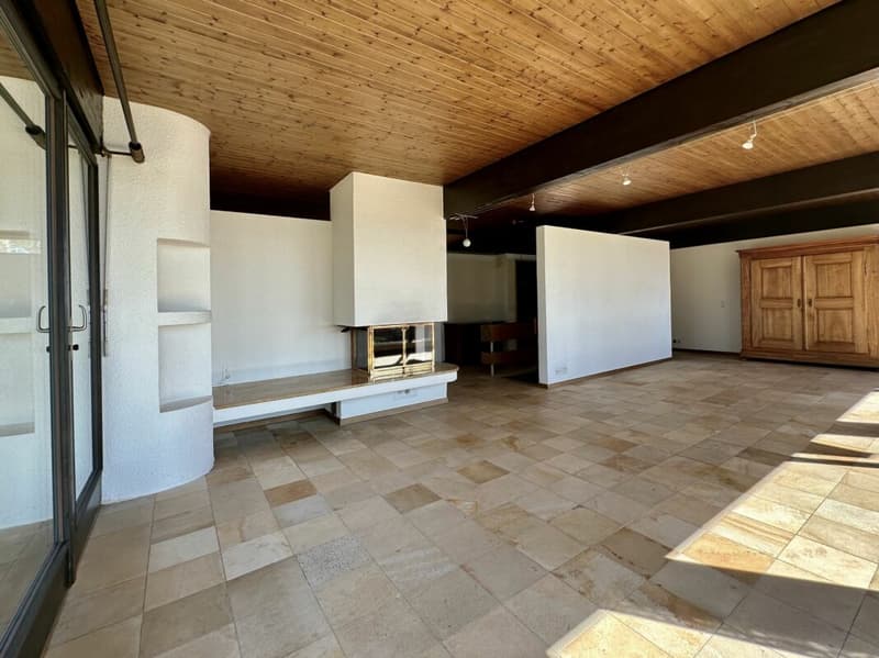 Freistehendes 7-Zimmer-Einfamilienhaus mit Pool und Weitsicht (4)
