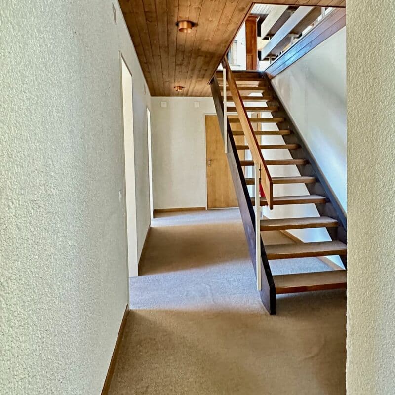 Freistehendes 7-Zimmer-Einfamilienhaus mit Pool und Weitsicht (11)
