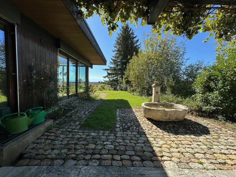 Freistehendes 7-Zimmer-Einfamilienhaus mit Pool und Weitsicht (8)