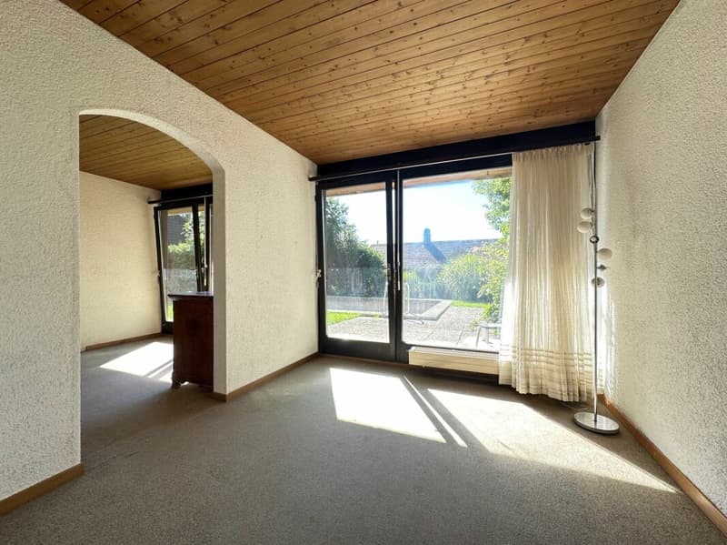 Freistehendes 7-Zimmer-Einfamilienhaus mit Pool und Weitsicht (12)