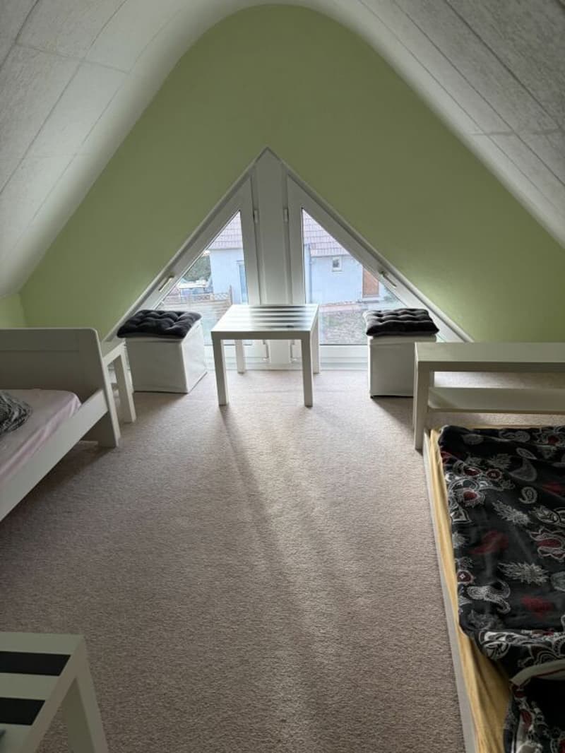 Attraktives freistehendes Einfamilienhaus mit Swimmingpool und gepflegtem Garten in angenehmer Wohnlage (11)