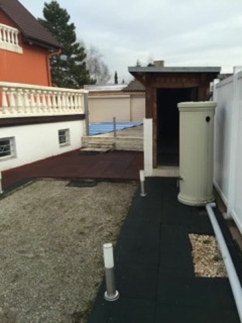 Attraktives freistehendes Einfamilienhaus mit Swimmingpool und gepflegtem Garten in angenehmer Wohnlage (12)