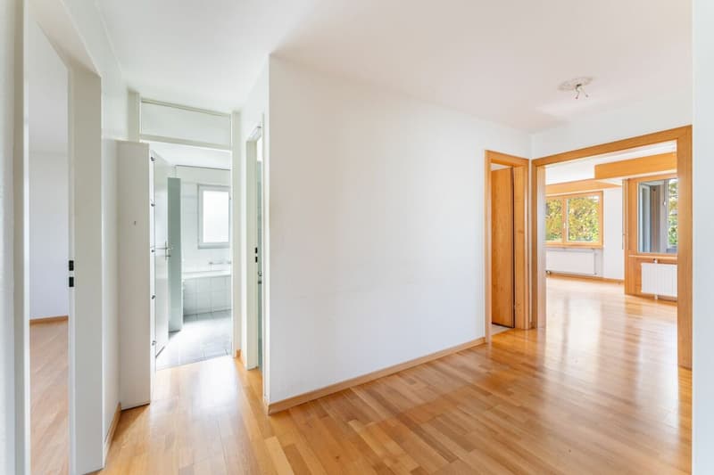 4.5 Zimmer | Garage | Sauna | Gemeinschaftsraum | grosser Garten mit Grillplatz | verglaster Balkon (6)