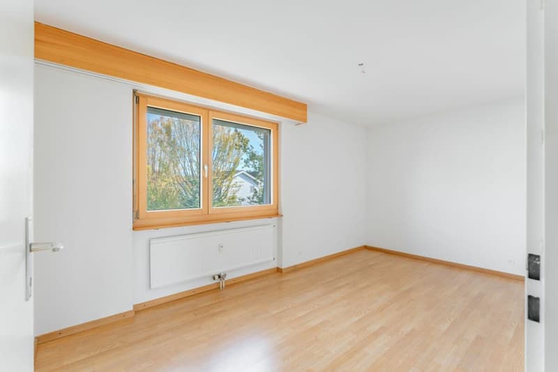 4.5 Zimmer | Garage | Sauna | Gemeinschaftsraum | grosser Garten mit Grillplatz | verglaster Balkon (8)