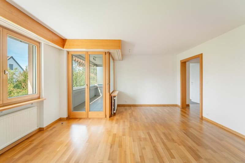 4.5 Zimmer | Garage | Sauna | Gemeinschaftsraum | grosser Garten mit Grillplatz | verglaster Balkon (2)
