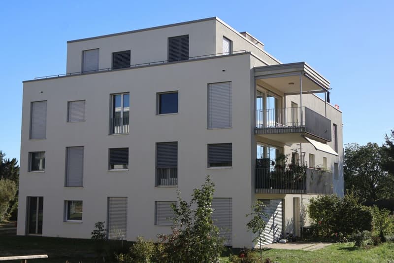 Attracktive 2.5-Zimmer-Wohnung mit Weitblick in die Weinreben (1)