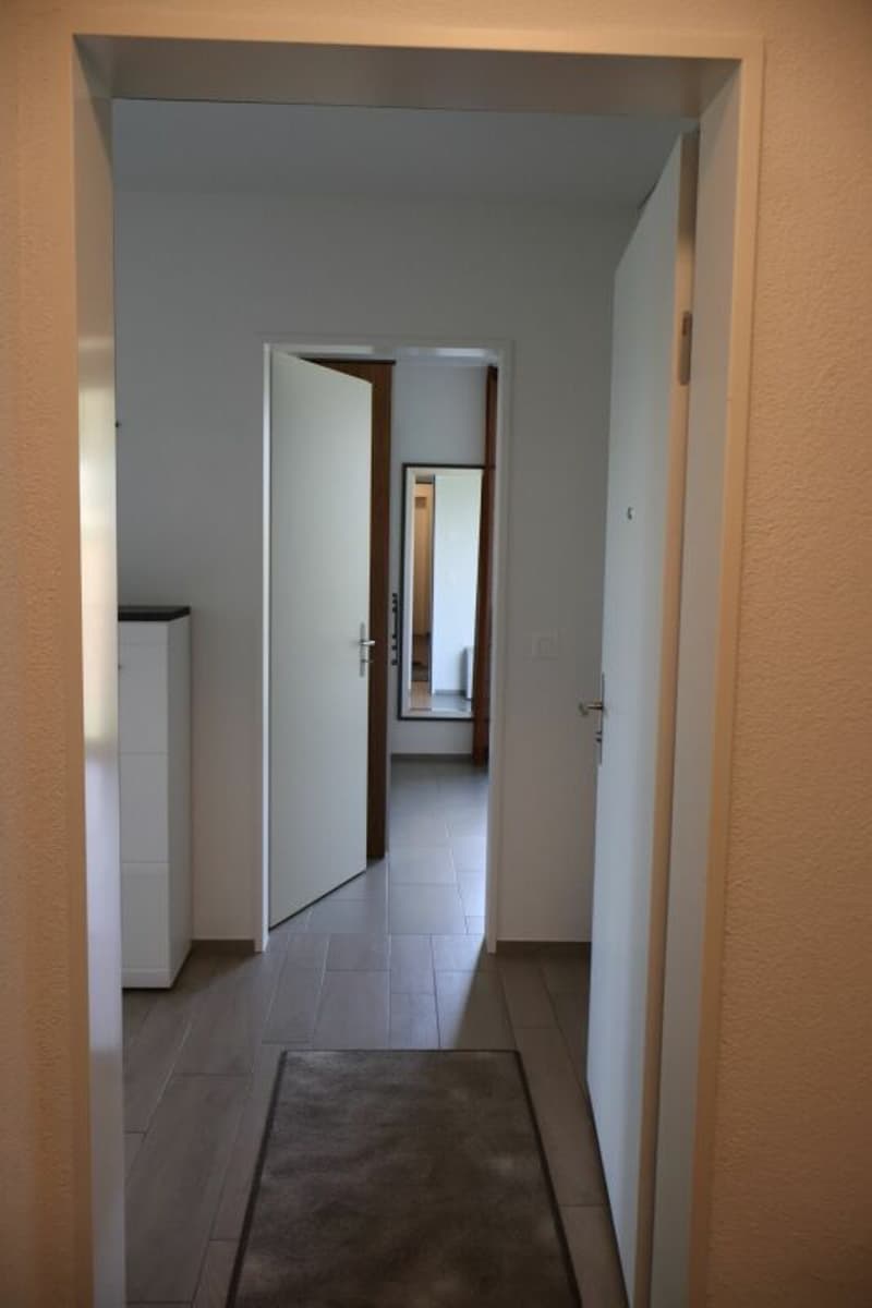 Attracktive 2.5-Zimmer-Wohnung mit Weitblick in die Weinreben (8)