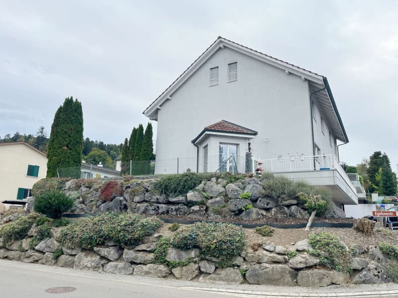 5.5-Zimmer-Doppeleinfamilienhaus mit Weitblick (1)