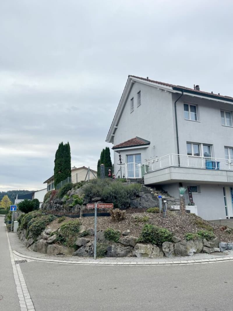 5.5-Zimmer-Doppeleinfamilienhaus mit Weitblick (2)