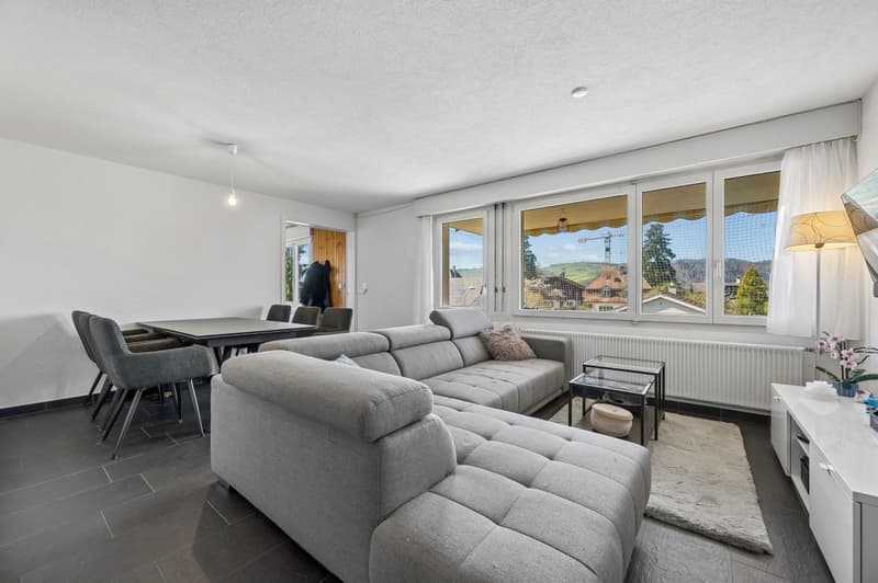 Gepflegte 4.5-Zimmer-Wohnung mit Balkon und Weitsicht (2)