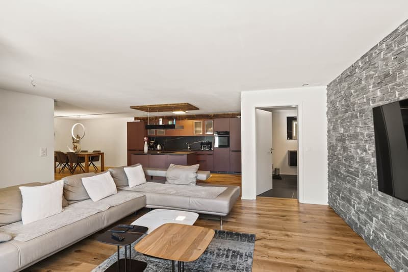 Modern converted 4.5-room apartment with 135 m² living space (8)