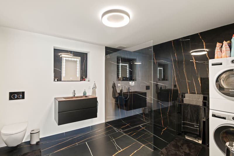 Erstes Badezimmer