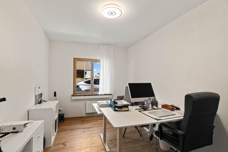 Modern converted 4.5-room apartment with 135 m² living space (12)