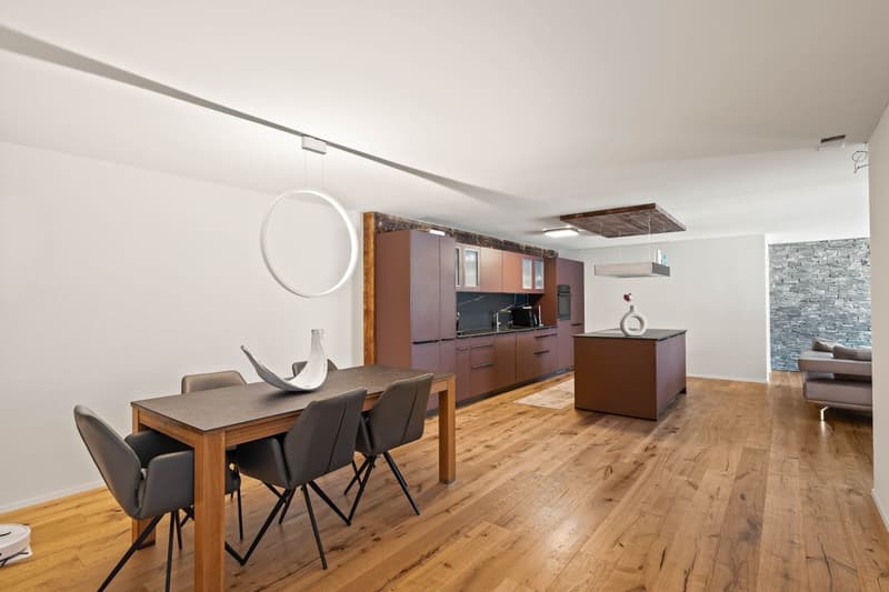 Modern converted 4.5-room apartment with 135 m² living space (6)
