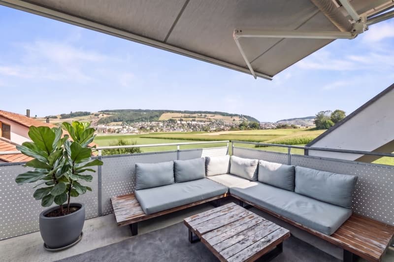 5.5-Zimmer-Maisonette: 146 m² Wohnkomfort mit Galerie, Terrasse und Weitsicht (1)