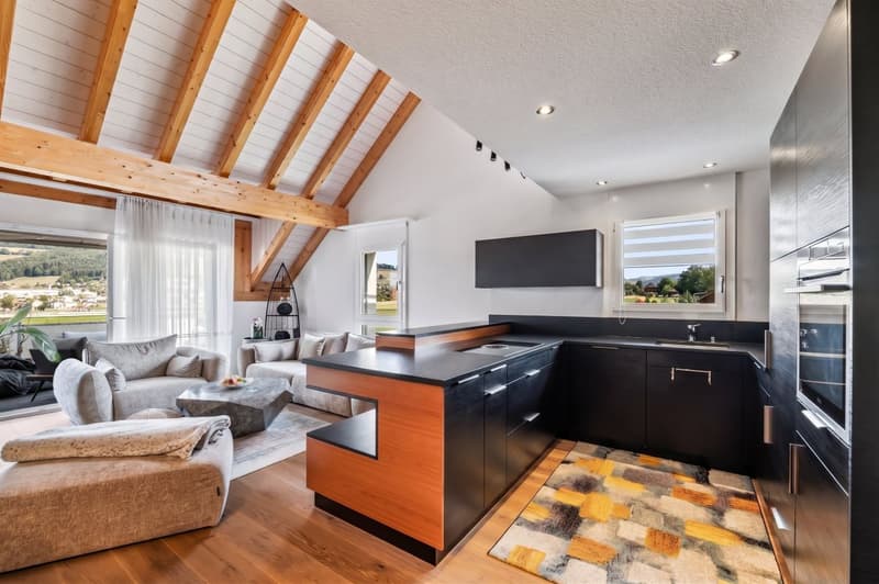 5.5-Zimmer-Maisonette: 146 m² Wohnkomfort mit Galerie, Terrasse und Weitsicht (7)
