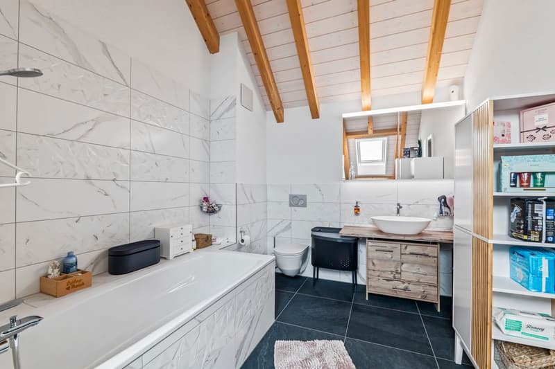 5.5-Zimmer-Maisonette: 146 m² Wohnkomfort mit Galerie, Terrasse und Weitsicht (10)