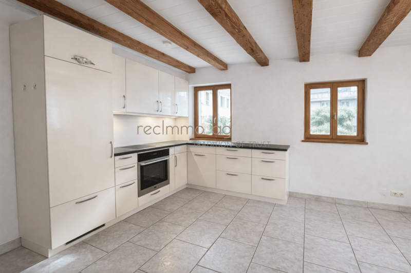 Charmante Doppelhaushälfte mit Fachwerkcharme, Garten & 170 m² Wohnfläche (2)