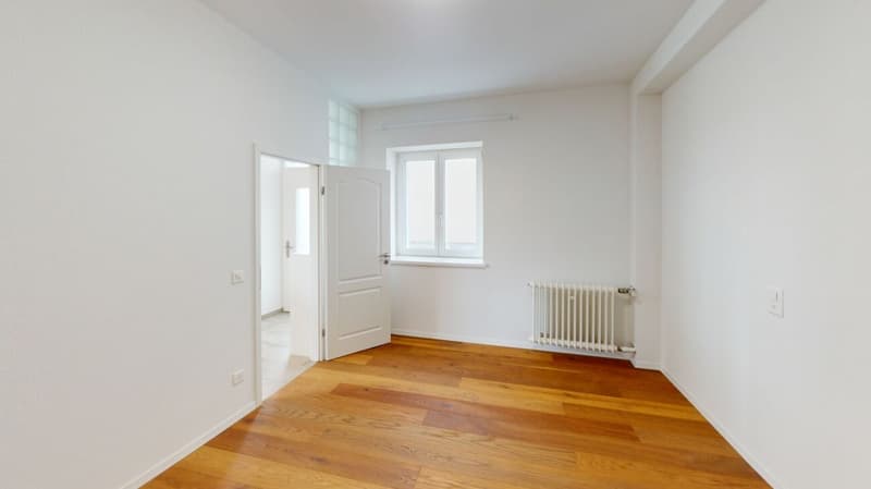Freshly renovated 2.5-room apartment in Wil AG - available for immediate occupancy (2)