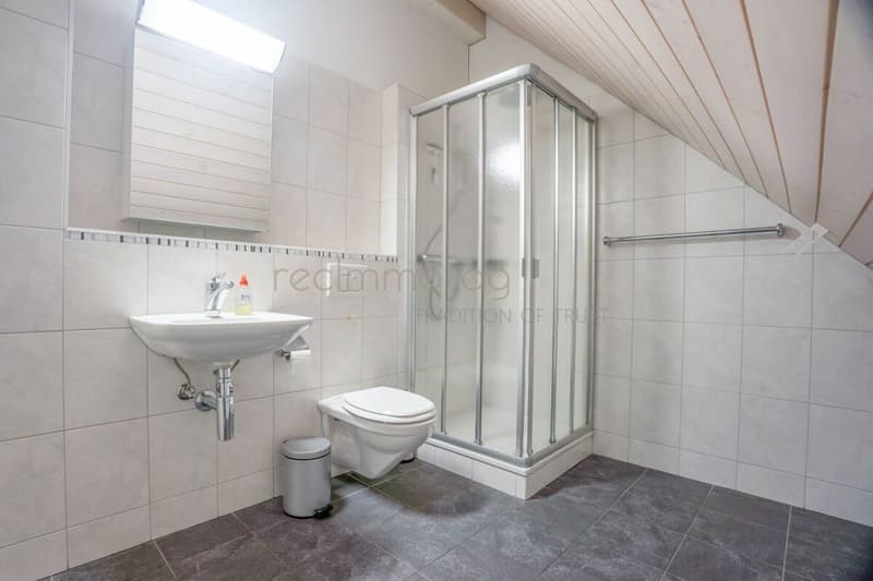 Family-friendly 6.5-room row house with garden and direct access to the underground garage in Obfelden (13)
