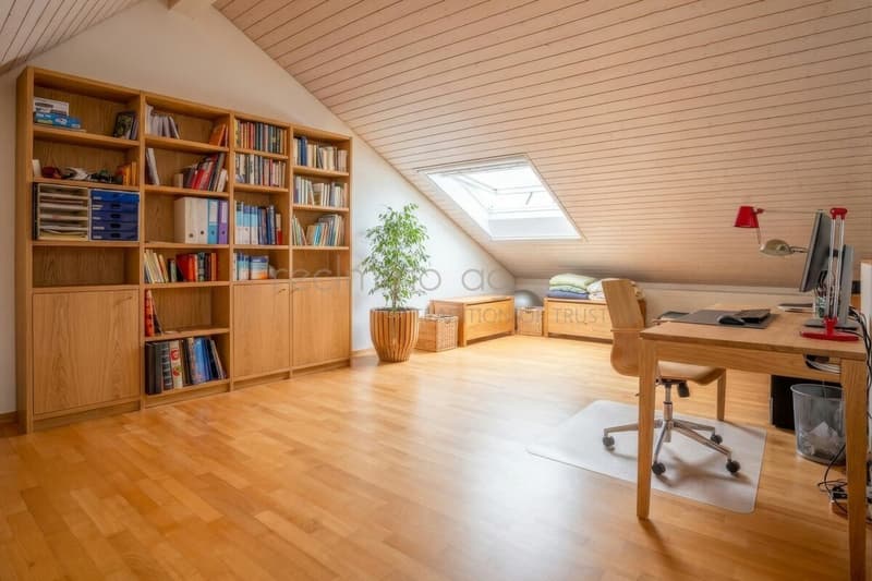 Family-friendly 6.5-room row house with garden and direct access to the underground garage in Obfelden (14)