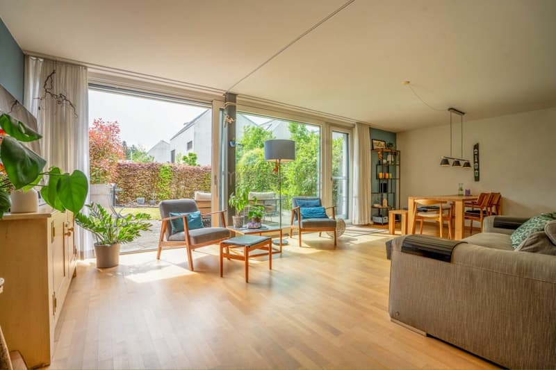 Family-friendly 6.5-room row house with garden and direct access to the underground garage in Obfelden (2)