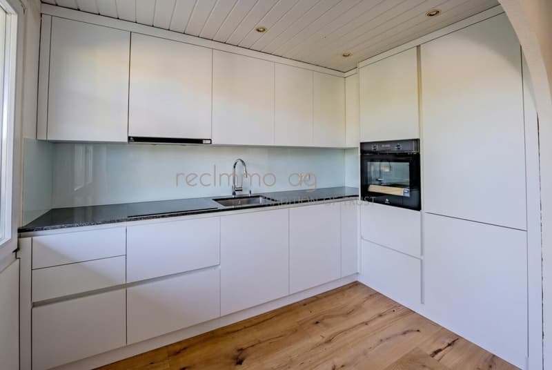 Frisch sanierte 2.5-Zimmer-Wohnung im Baurecht mit Balkon und Garagenplatz in Brugg (3)
