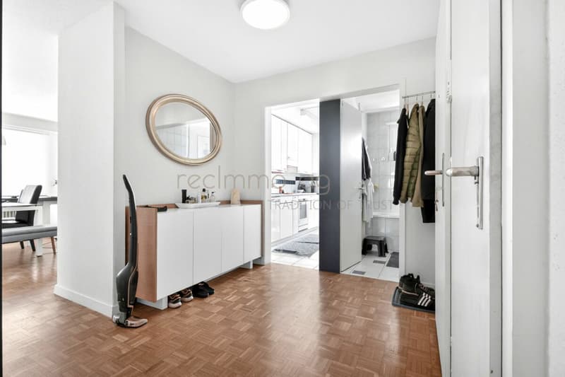 Charmante 4.5-Zimmer-Wohnung mit grosser Terrasse, Gartenanteil und Weitsicht (5)