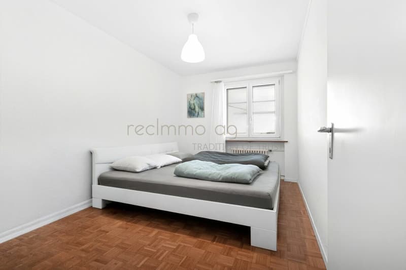 Charmante 4.5-Zimmer-Wohnung mit grosser Terrasse, Gartenanteil und Weitsicht (3)