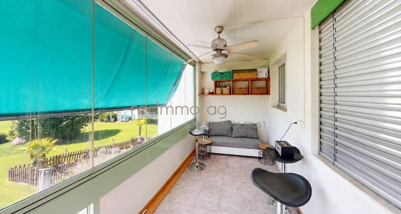 Gepflegte 3.5-Zimmer-Wohnung mit verglastem Balkon und Weitsicht (7)