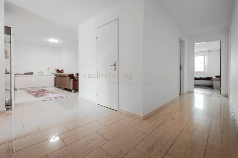 Appartamento in proprietà di 4,5 locali con balcone coperto a Cham (10)