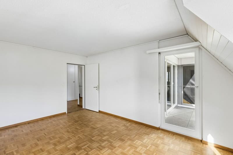Spacious 5.5-room maisonette apartment with charm, hobby room & potential (5)
