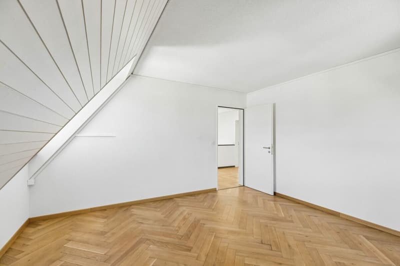 Spacious 5.5-room maisonette apartment with charm, hobby room & potential (10)