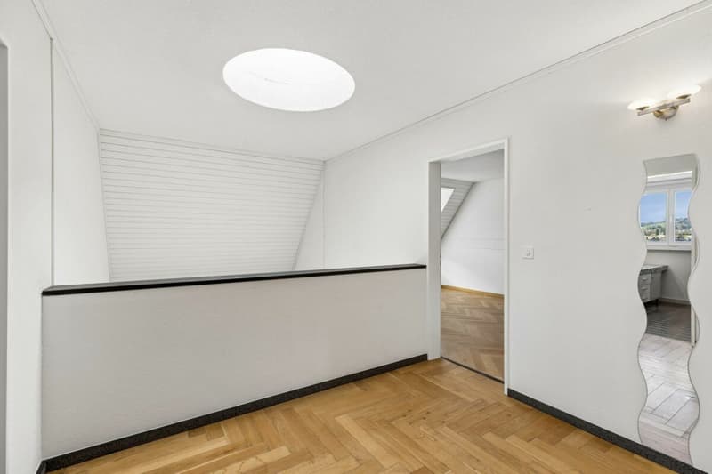 Spacious 5.5-room maisonette apartment with charm, hobby room & potential (7)