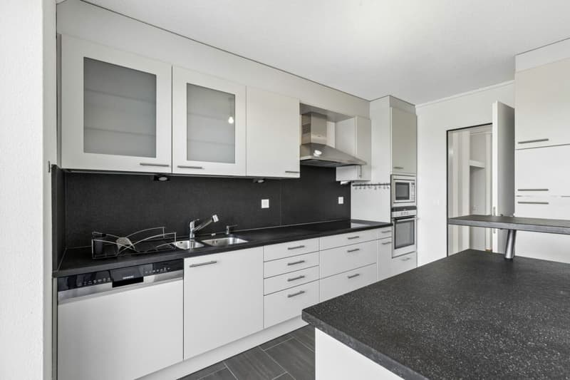 Spacious 5.5-room maisonette apartment with charm, hobby room & potential (14)