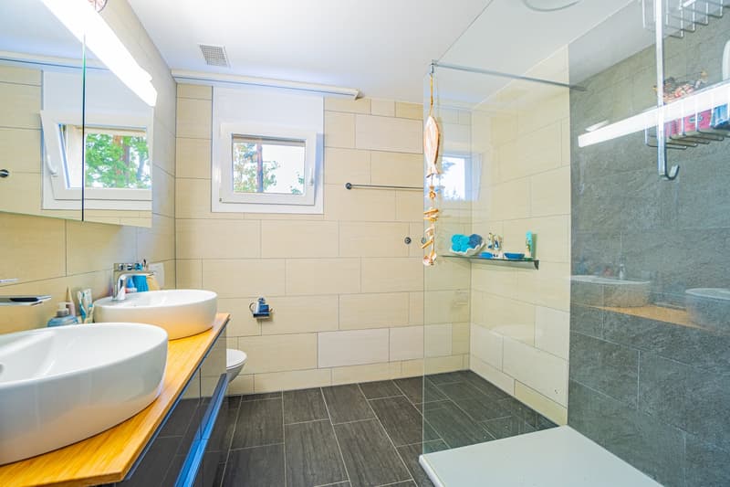 Moderne 5.5-Zimmer-Doppelhaushälfte - ideal für Familien (16)