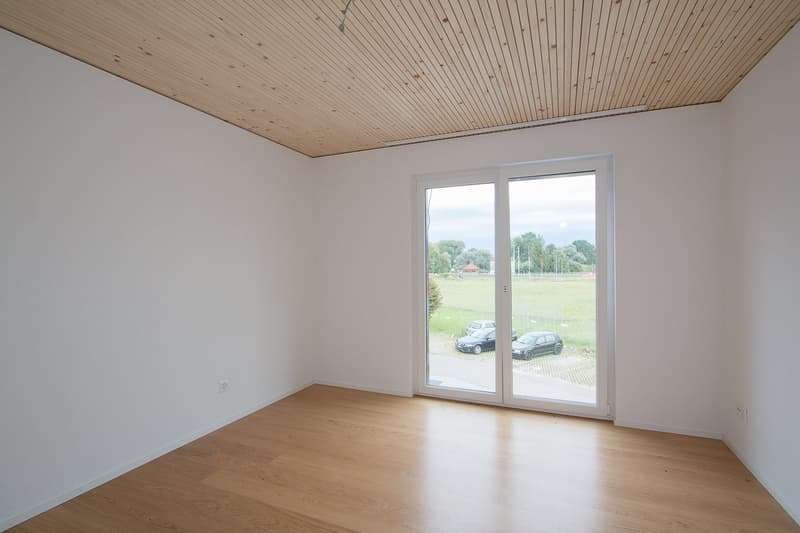 Modern bright 2.5-room apartment with balcony near the lake (8)