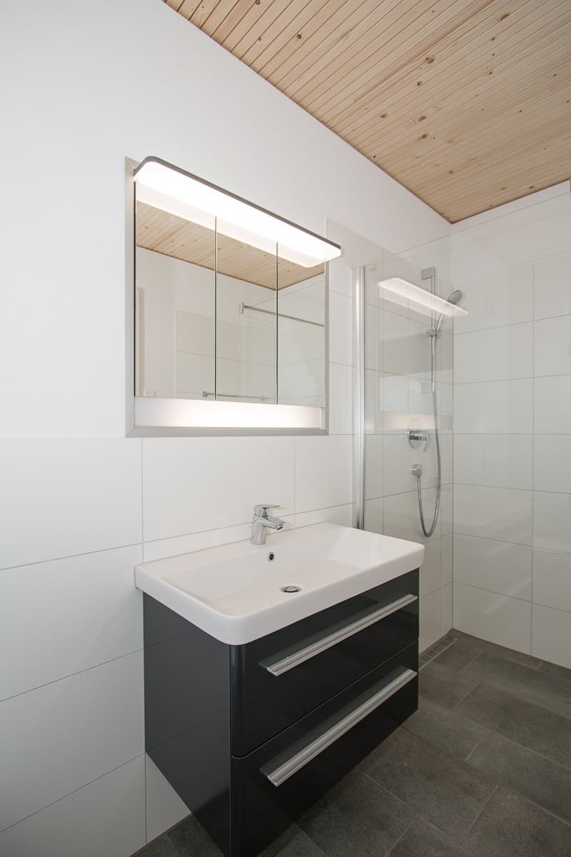 Modern bright 2.5-room apartment with balcony near the lake (6)