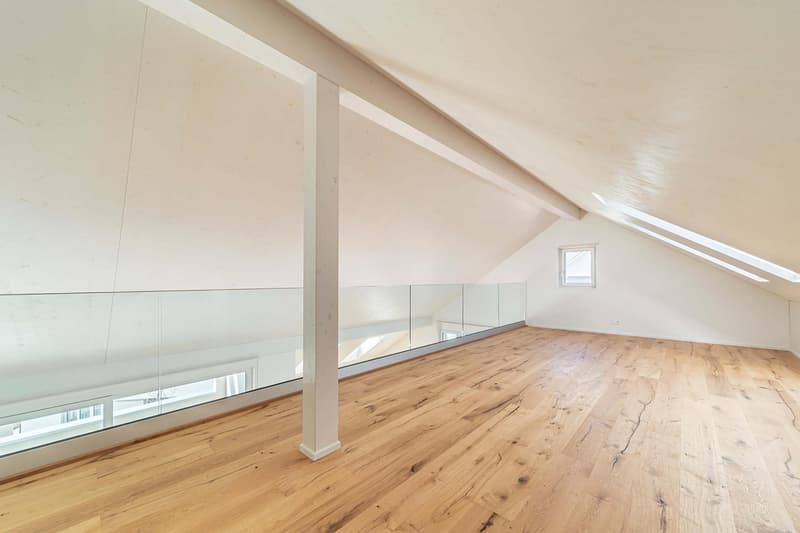 Exklusive 4.5 Zimmer-Galeriewohnung mit grosser Loggia und hochwertigen Ausbau (8)