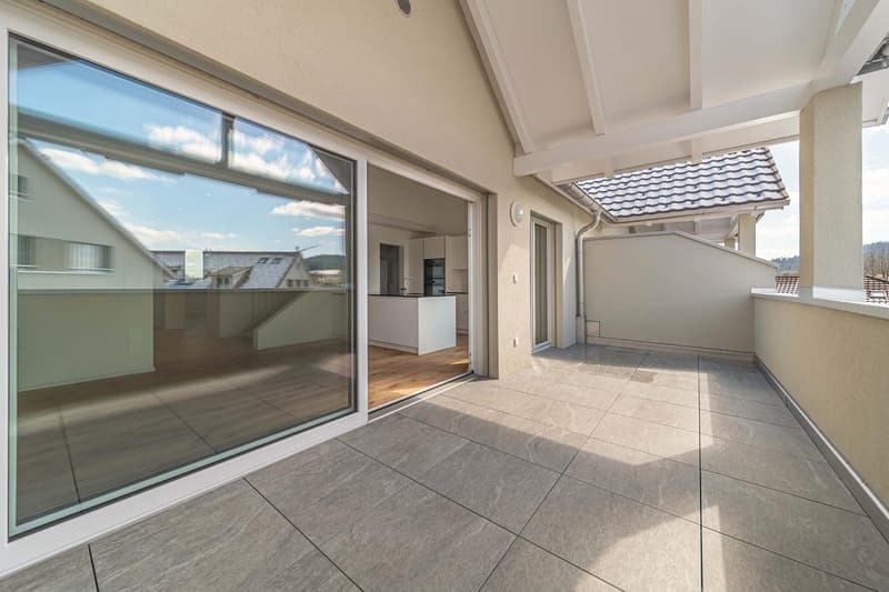 Exklusive 4.5 Zimmer-Galeriewohnung mit grosser Loggia und hochwertigen Ausbau (12)