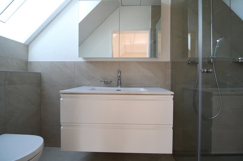 Exklusive 4.5 Zimmer-Dachwohnung mit offener Galerie und grossem Balkon (7)