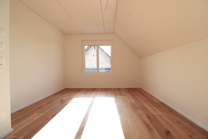 Exklusive 4.5 Zimmer-Dachwohnung mit offener Galerie und grossem Balkon (10)