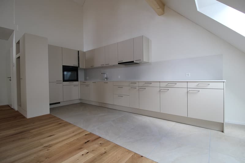 Exklusive 4.5 Zimmer-Dachwohnung mit offener Galerie und grossem Balkon (3)