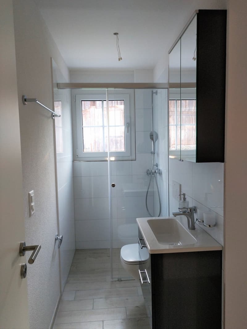 Moderne 3.5 Zimmer-Wohnung mit grossem Sitzplatz und Blick ins Grüne (5)