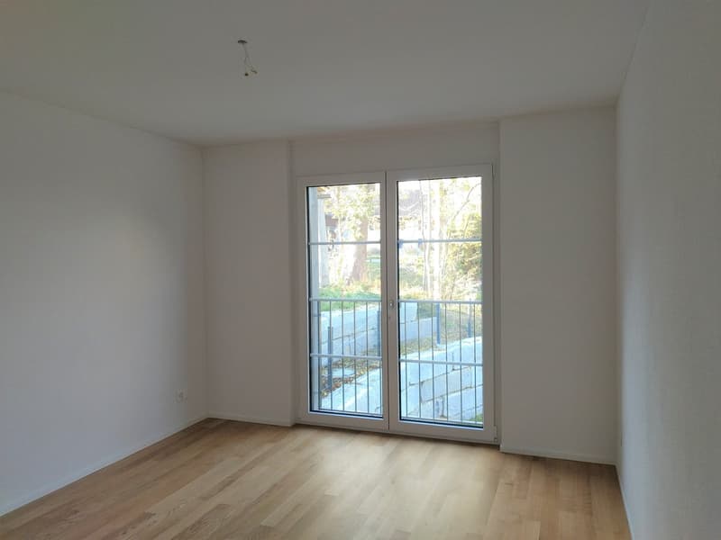 Moderne 3.5 Zimmer-Wohnung mit grossem Sitzplatz und Blick ins Grüne (4)