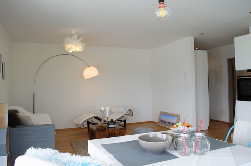 Moderne und helle 2.5 Zimmer-Wohnung mit grossem Balkon (4)